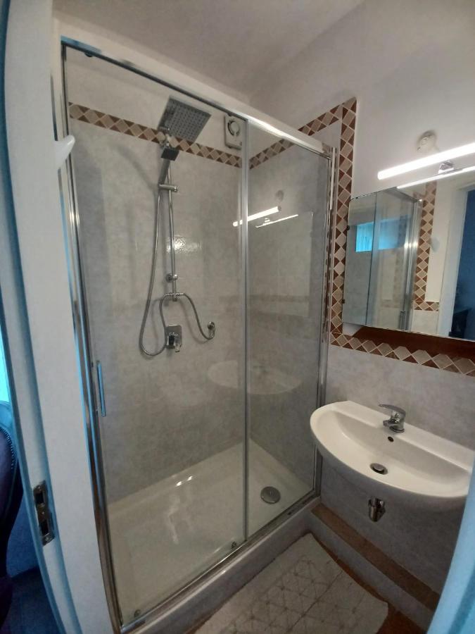 Casa Vacanze L'Acquerello Lari Esterno foto