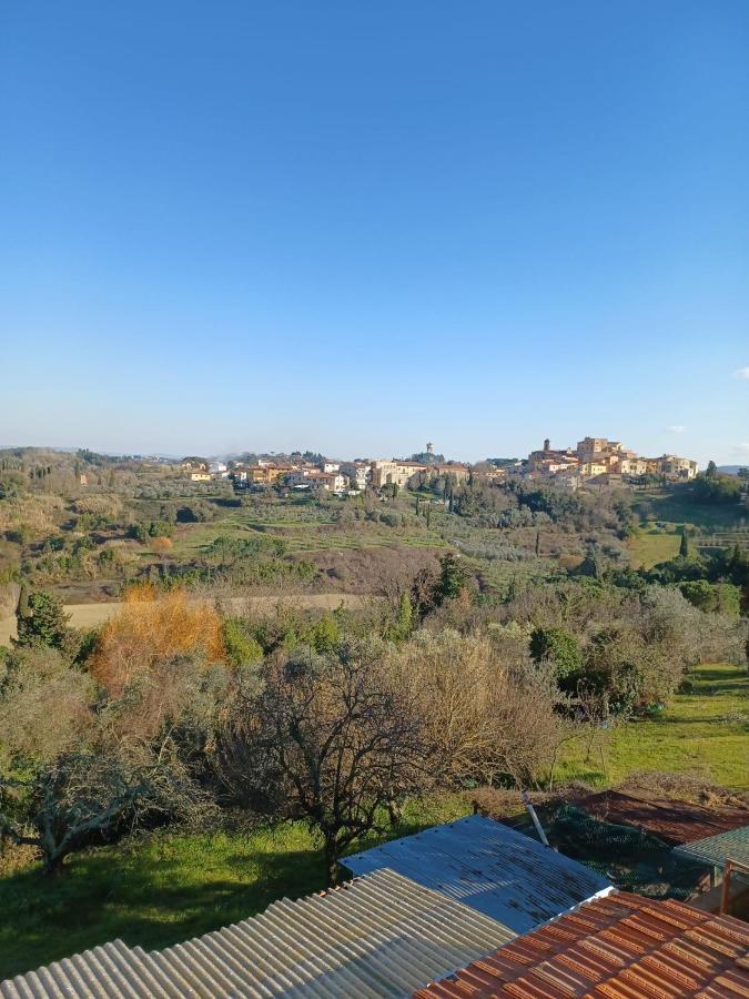 Casa Vacanze L'Acquerello Lari Esterno foto