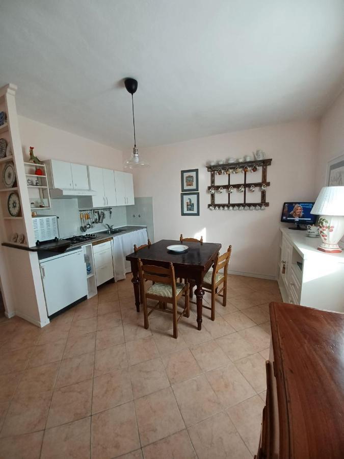 Casa Vacanze L'Acquerello Lari Esterno foto