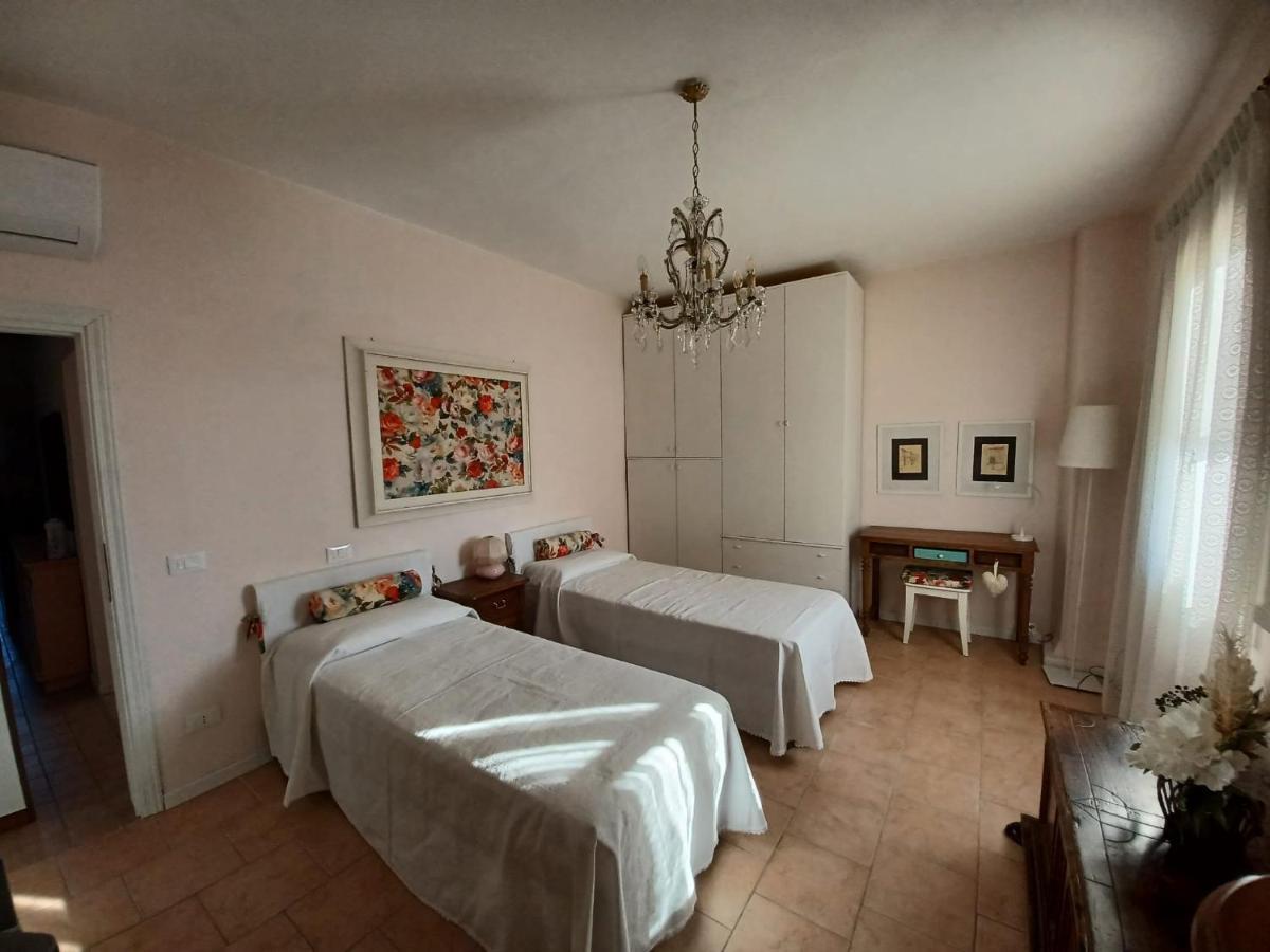 Casa Vacanze L'Acquerello Lari Esterno foto