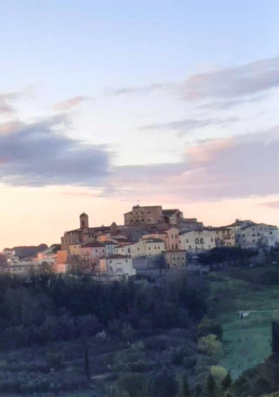 Casa Vacanze L'Acquerello Lari Esterno foto