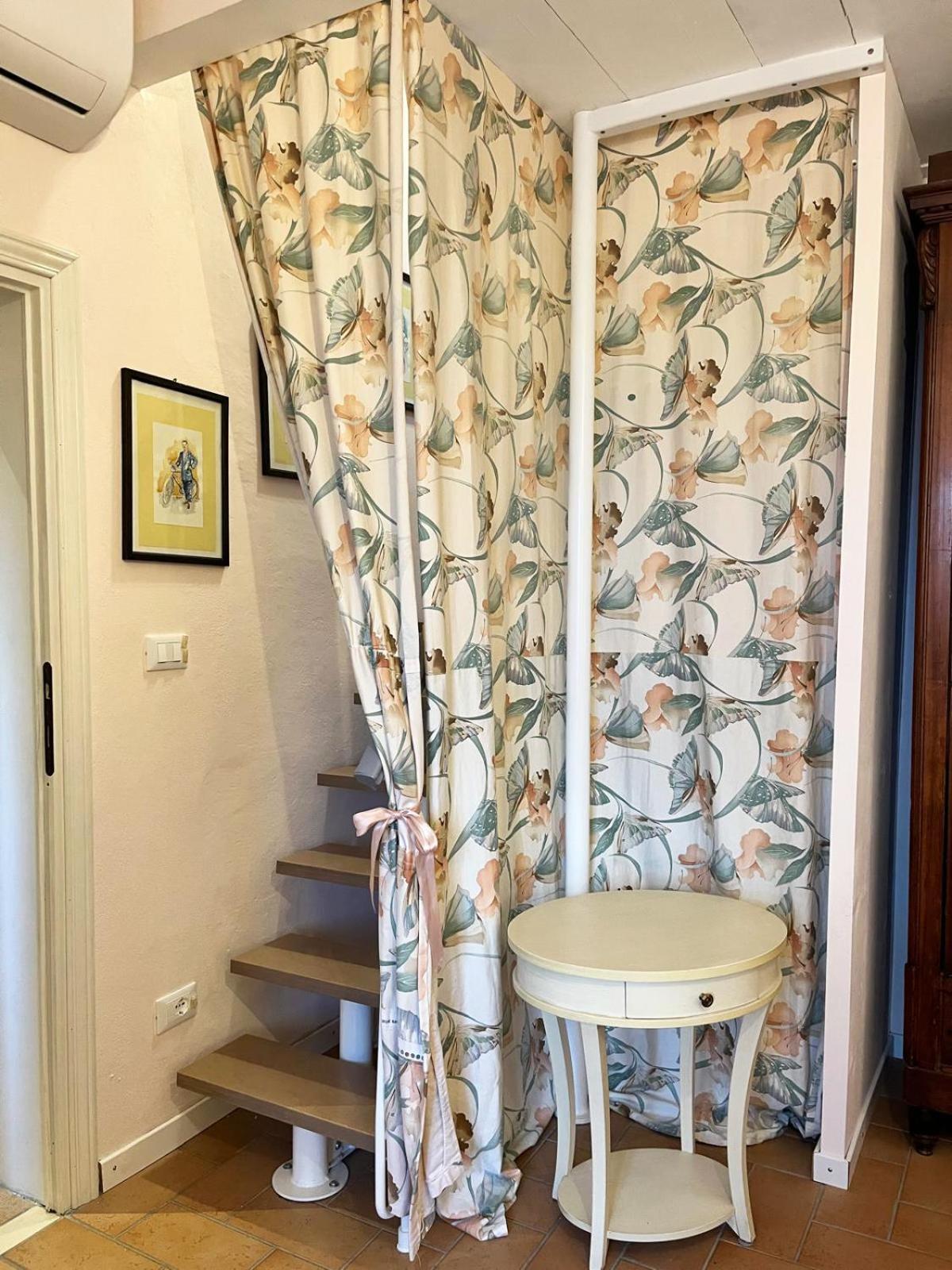 Casa Vacanze L'Acquerello Lari Esterno foto